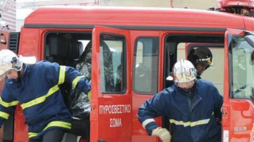 Συναγερμός στο Τυμπάκι της Κρήτης: Φωτιά σε συνεργείο αυτοκινήτων